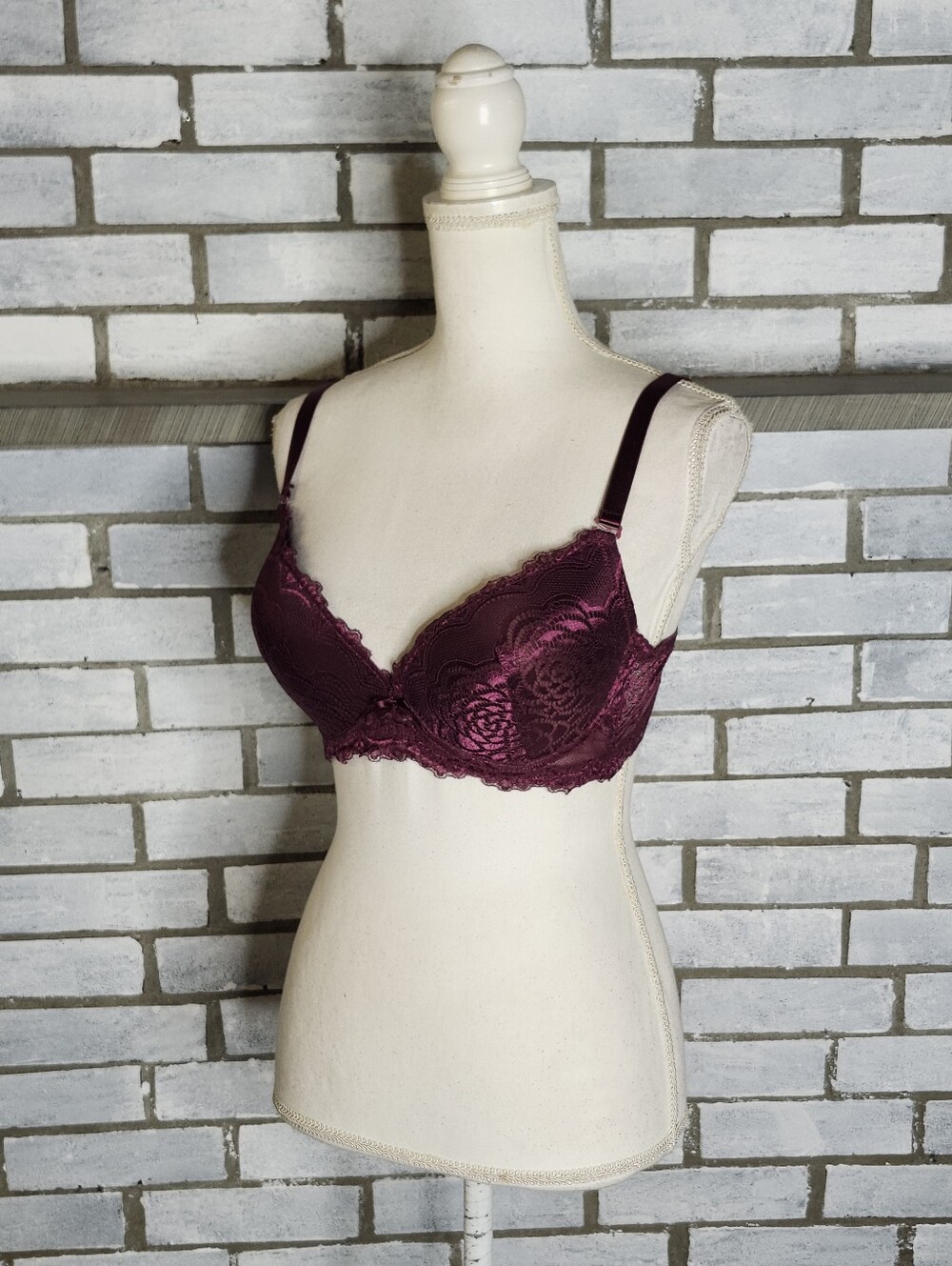 International Intimates Bra Burgundy Lace 38C Underwire Comfort Slight Push Up